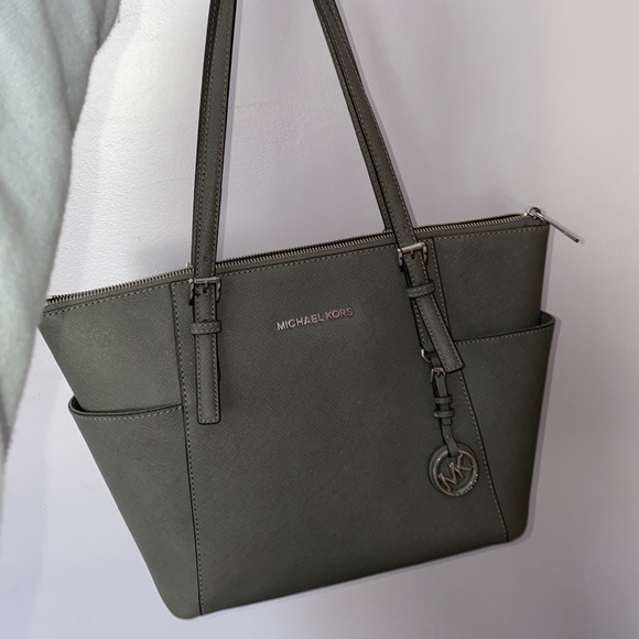 Michael Kors Jet Set Large Crossgrain Leather Tote - Picture 4 of 6